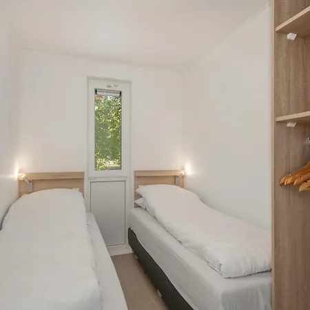 Chalet Modern With Infrared Sauna, 8km From Helmond Mierlo